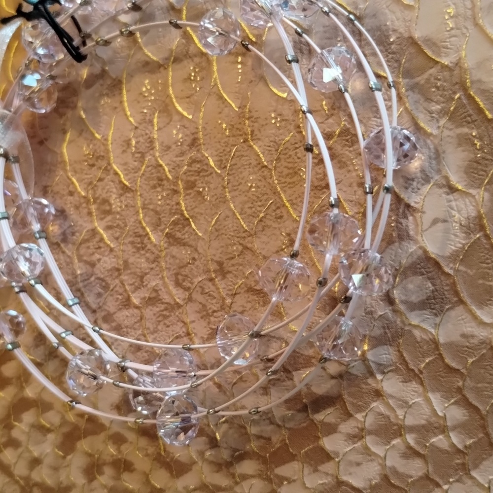 Women's bangle bracelet